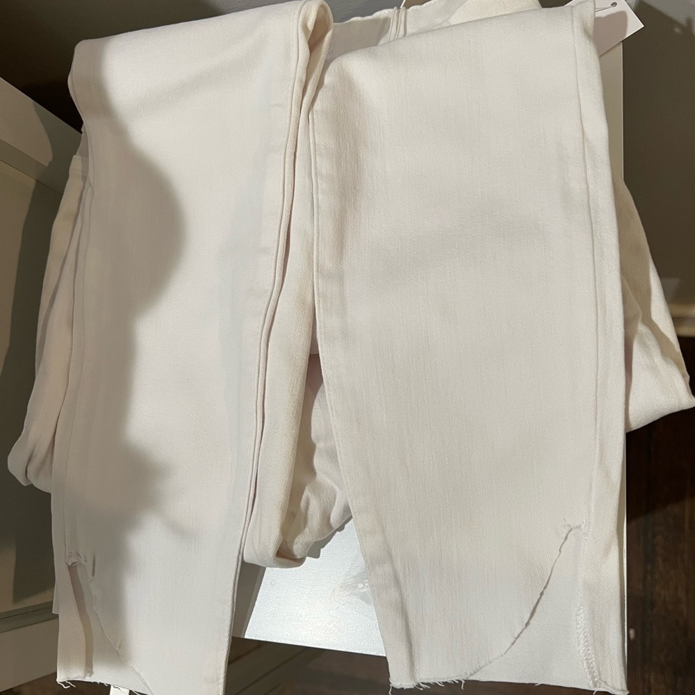 Good American Good Legs Crop Cascade Hem Jeans in White Denim Size 00 - Picture 6 of 6